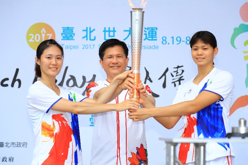 台中洲際棒球文創園區開幕，今(23)日正式開幕營運，世大運聖火傳遞閉幕 圖:台中市府提供