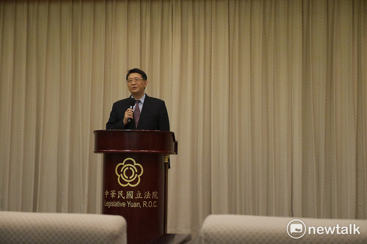 林志嘉今天下午召開記者會表示，國會殿堂中，立法委員行使職權，皆受憲法保障，由於韓姓實習生未能遵守行為分際，介入委員會議事攻防，相關行為皆有錄影畫面證實，本院將就韓福宇的違法行為移送法辦。 圖：趙婉淳／攝