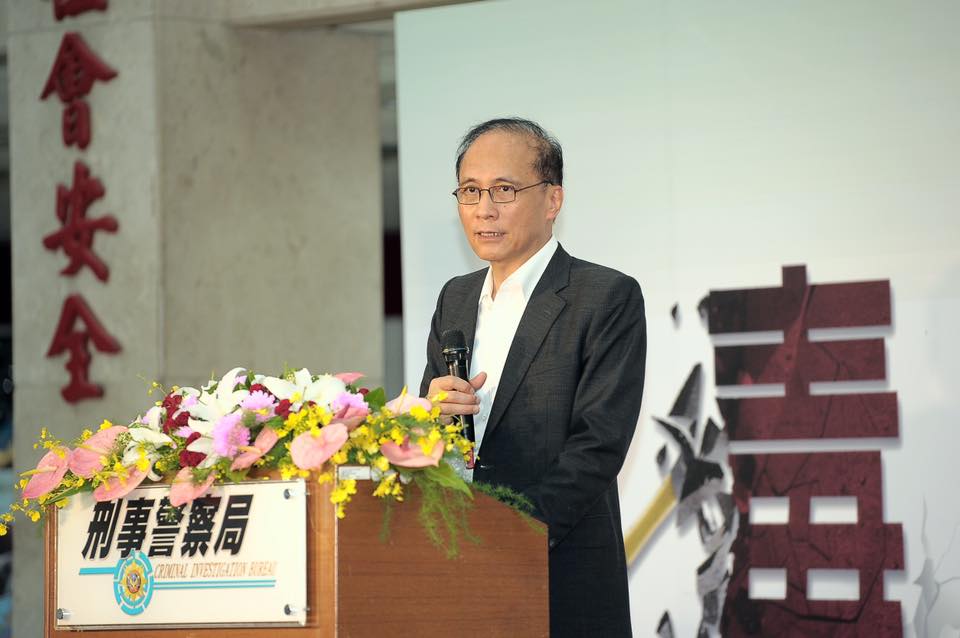 行政院長林全今天在刑事局指出，在全球化之下，人員與物品快速流動，毒品氾濫問題日益嚴重，反毒成為國際重要趨勢。 圖：行政院/提供