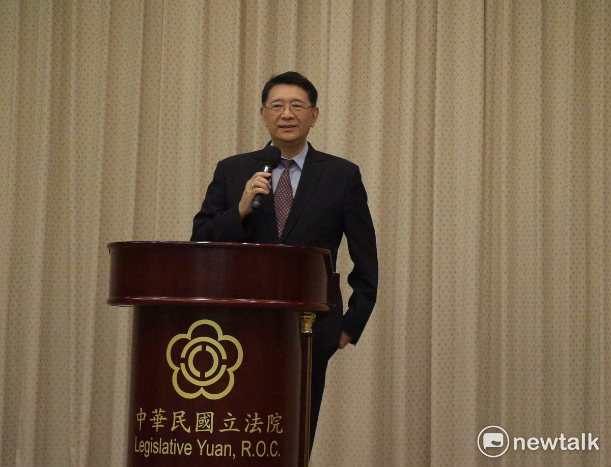 針對中時電子報實習生韓福宇以水球攻擊主席台一事，立法院秘書長林志嘉25日表示，立法院已行文中時電子報，要求說明事件完整始末。 圖：趙婉淳／攝