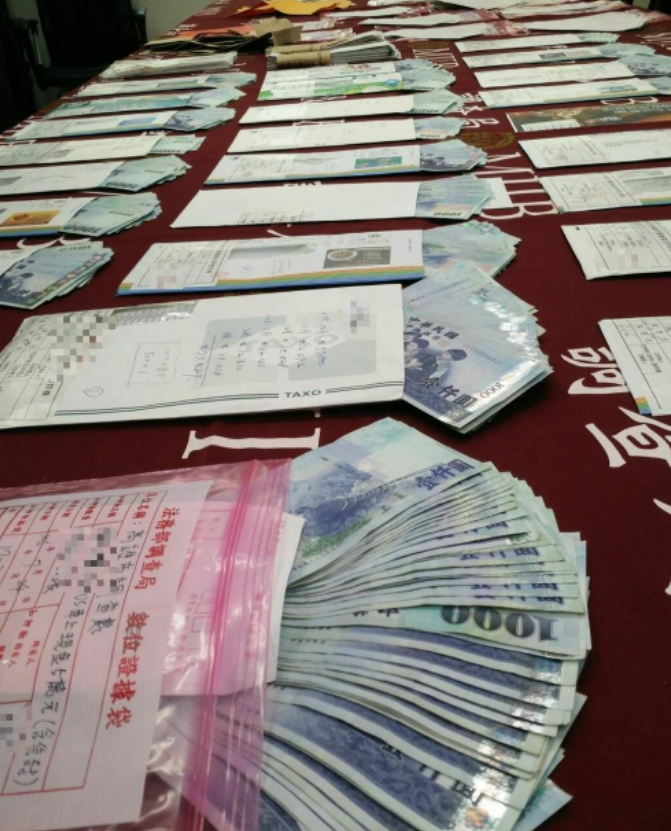高雄國軍醫院醫師及藥品採購人員集體收賄，高雄地檢署搜索查扣現金賄款50萬8500元。 圖：翻攝自網路