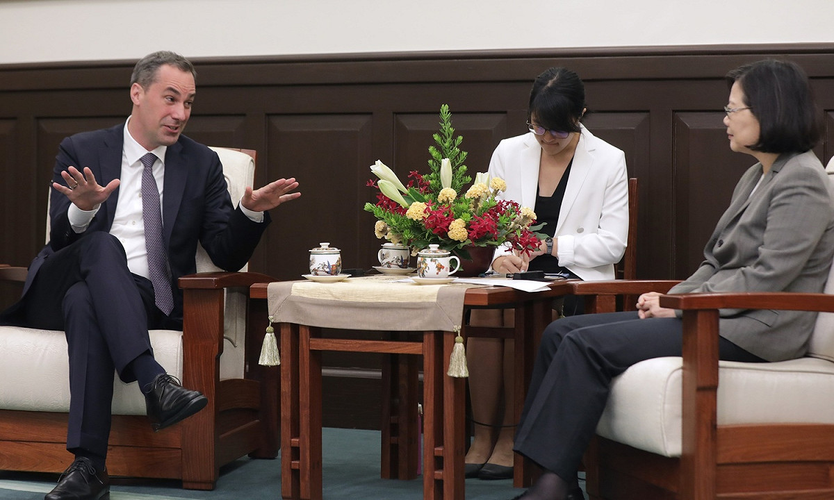 總統蔡英文今（26）日上午接見德國西門子公司訪團。 圖：總統府提供