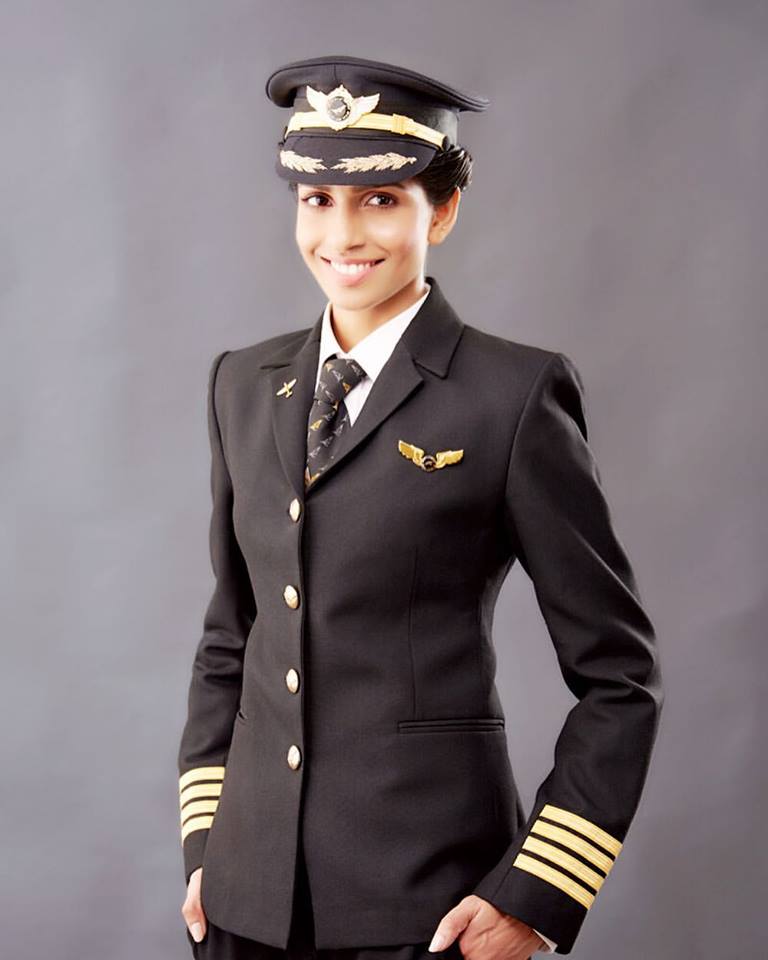 30歲的印度女性機長迪維雅以自身經驗，勉勵女性要勇敢追夢。 圖：翻攝迪維雅臉書