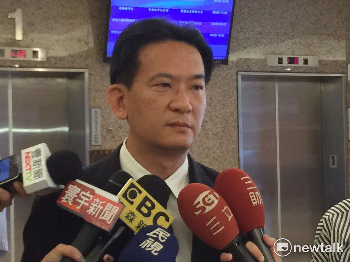 針對國防部三軍聯訓基地指揮官涉貪卻升官一事，民進黨立委林俊憲27日表示，軍紀是最嚴肅的問題，如果發生金錢上不道德行為，就一定要嚴辦到底。 圖：林人芳／攝