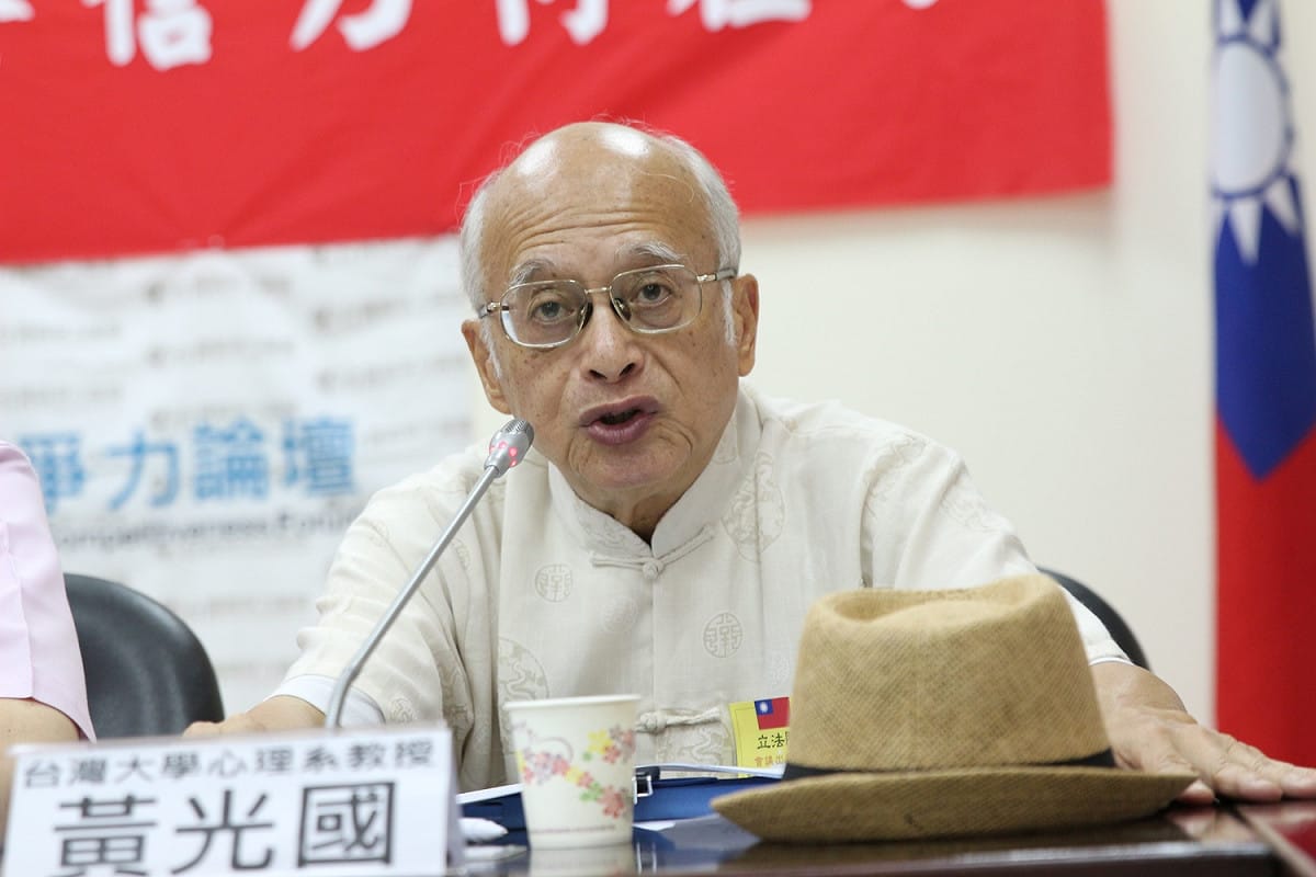 台大心理系教授黃光國則表示，民進黨執政後以「軍公教警消」作為改革對象，名為「改革」，實則「打擊」，製造台灣社會內部的族群與階級對立，造成國家整體的危機。 圖 : 台灣競爭力論壇/提供