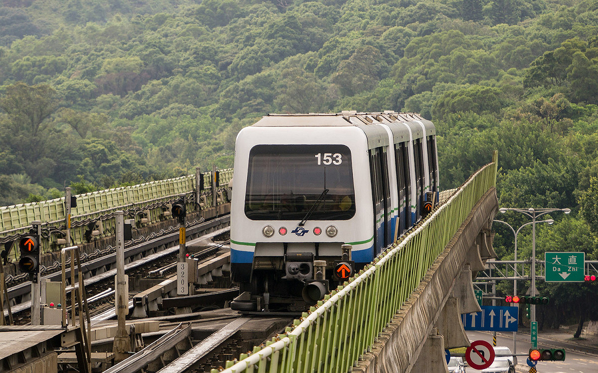 台北捷運表示，颱風期間視風雨情況決定是否暫停營運。 圖：flickr
