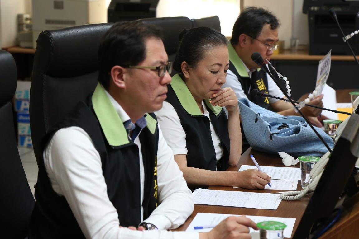 嘉義縣政府今天下午召開災害應變中心整備會議，張花冠指示相關單位事前防範，防汛設備測試再測試，做好各項萬全準備。 圖：嘉義縣政府/提供