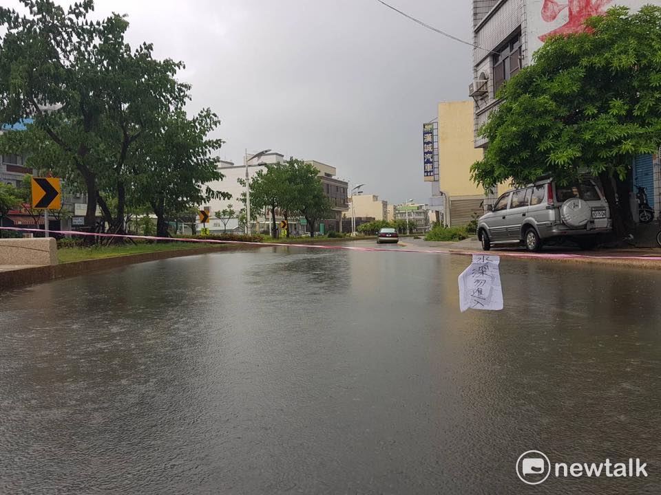 尼莎驚人雨量造成屏東交通大打結。 圖：翻拍自莊瑞雄臉書