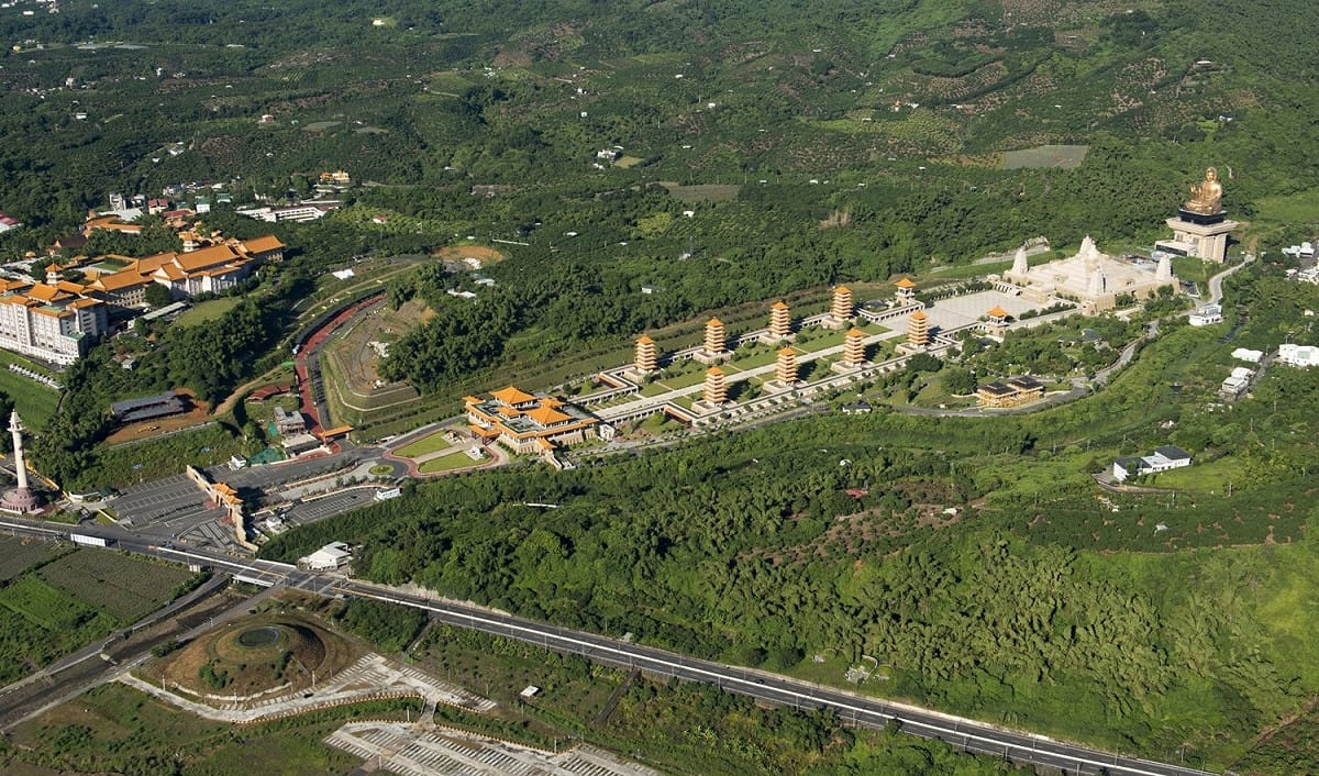 高雄部分停車場地勢較低，而有淹水之虞，因此高雄市政府下令包括佛光山寺、旗山文化園區等地都可臨停。 圖：翻攝自高雄市政府全球資訊網