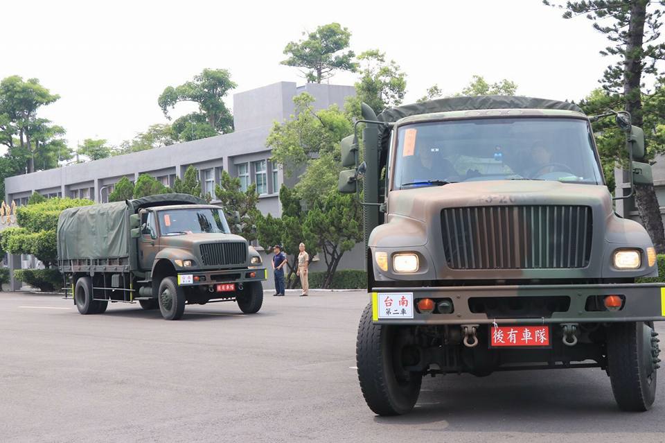 尼莎颱風來襲，海軍陸戰隊AAV-7兩棲突擊車12輛、膠舟24艘，預置於林口下湖西營區、嘉義水上基地、台南官田營區、屏東縣林邊、佳冬鄉公所、枋山防訓中心、恆春消防隊等處，待命投入支援災害防救。 圖:取自國防部發言人臉書