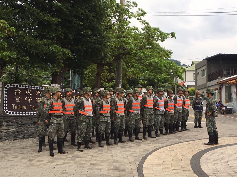 尼莎颱風來襲國軍救災協助撤離陸軍臺東指揮部 圖:取自國防部發言人臉書