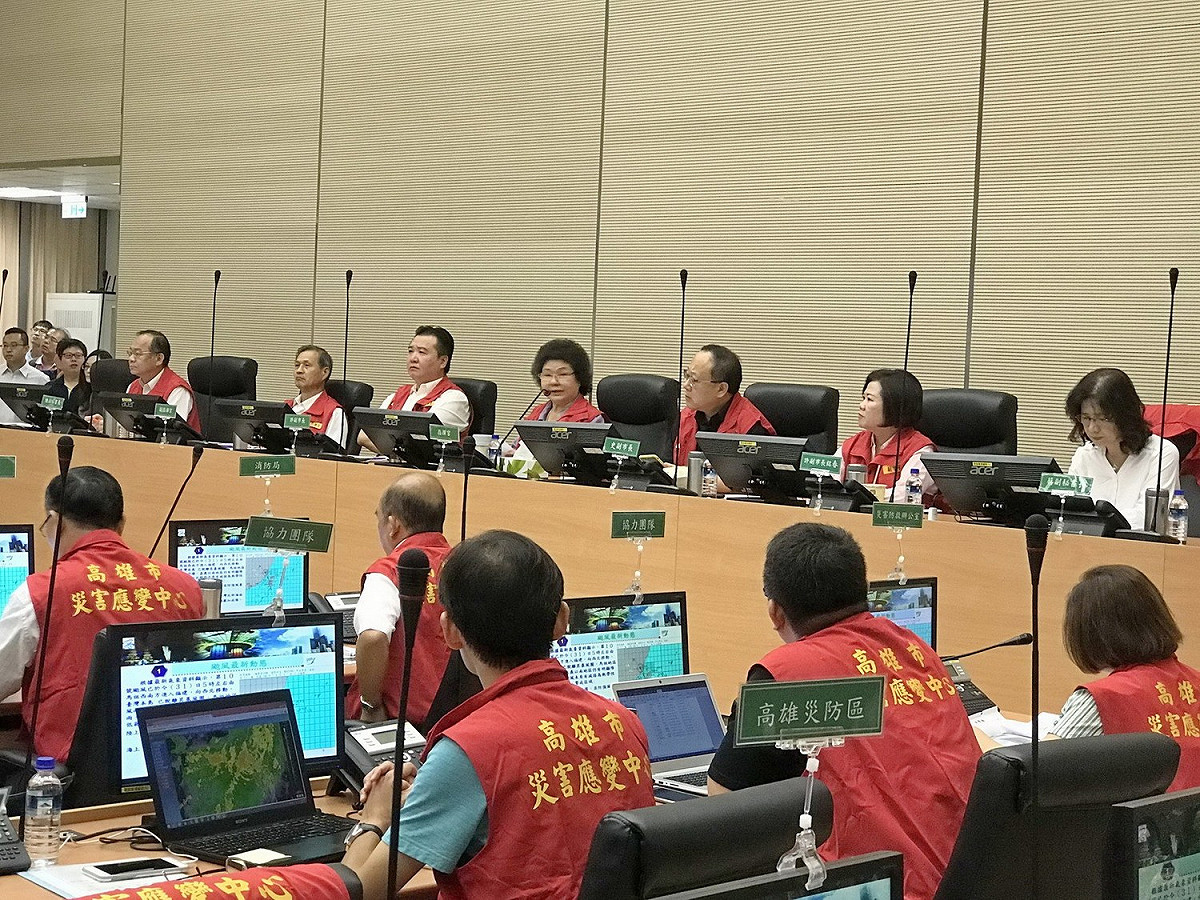 陳菊指示，請民政局督導各區公所務必落實砂包回收作業，避免民眾因隨意棄置砂包，造成排水渠道淤積。 圖：高雄市政府/提供