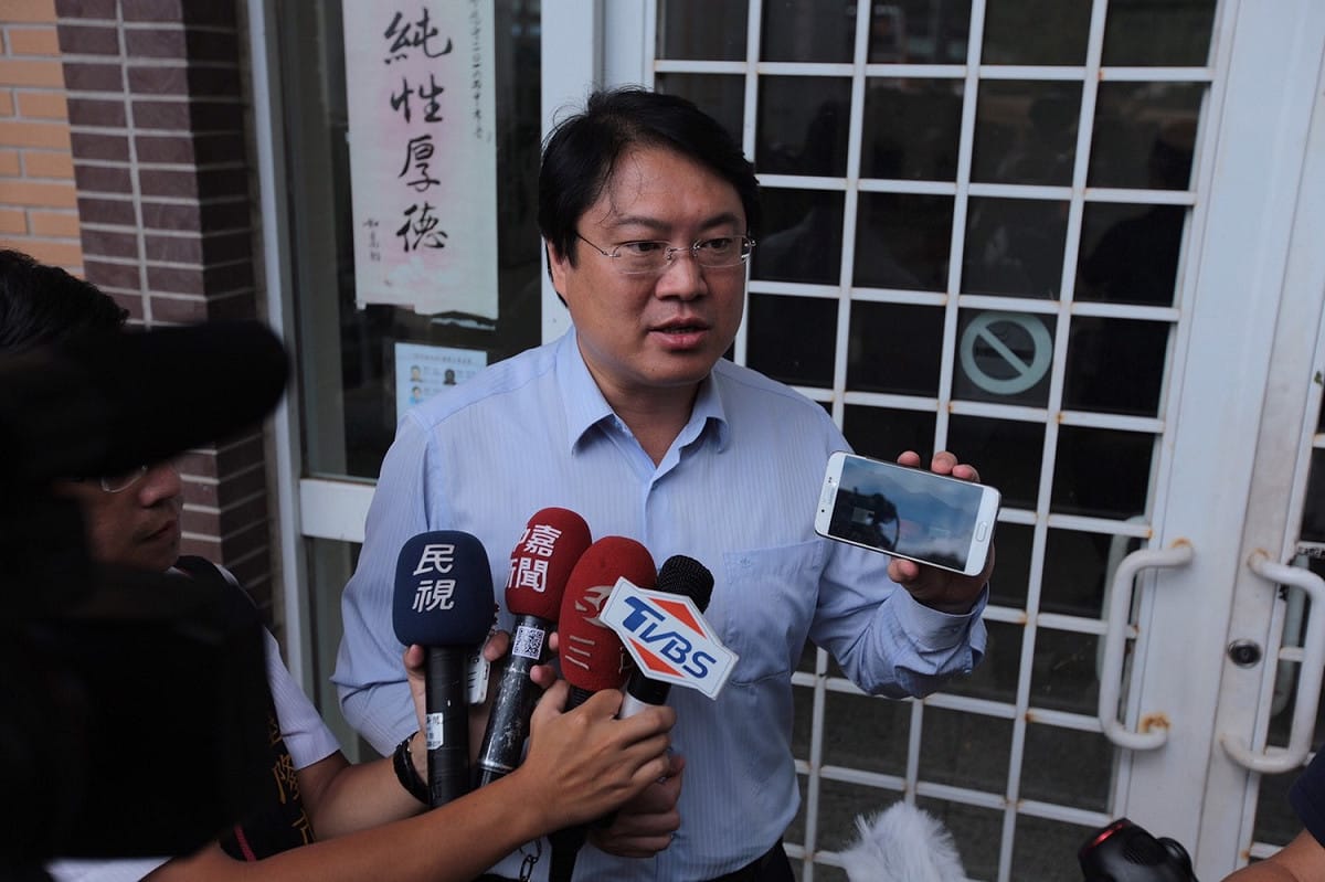 尼莎颱風襲台，基隆市長林右昌未及時返國惹議。 圖 : 基隆市政府/提供