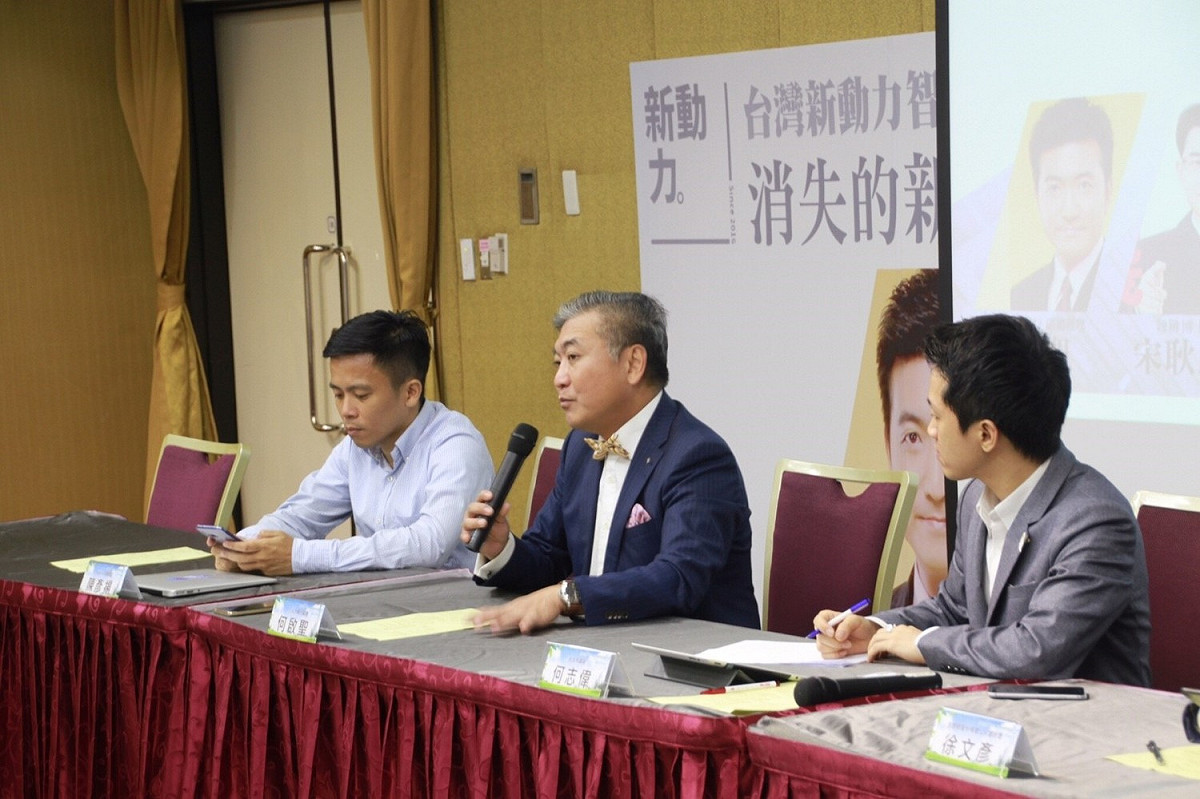 1111人力銀行副總經理何啟聖表示，創業最重要的就是第一桶金，但目前的低薪環境下，年輕人扣除基本生活需求後，要很辛苦的才能存到第一桶金。 圖：台灣新動力智庫/提供