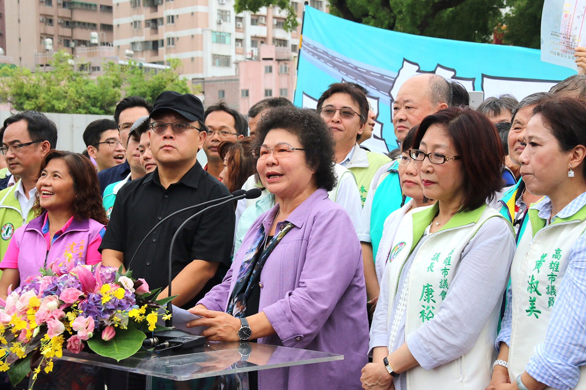 高雄市十全一路至覺民路打通工程今 (31) 日通車，市長陳菊表示，她感謝工務團隊努力及三民區鄉親支持，這一條路等了40年，總算讓十全路順利完工通車。  圖 : 高雄市政府/提供
