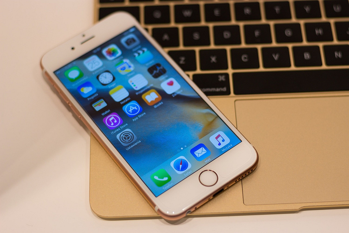 Apple金日釋出iOS11作業系統，而其中i6使用者更新後反應兩極，有些人正常，但也有些人表示手機明顯卡頓耗電。 圖：Pixabay