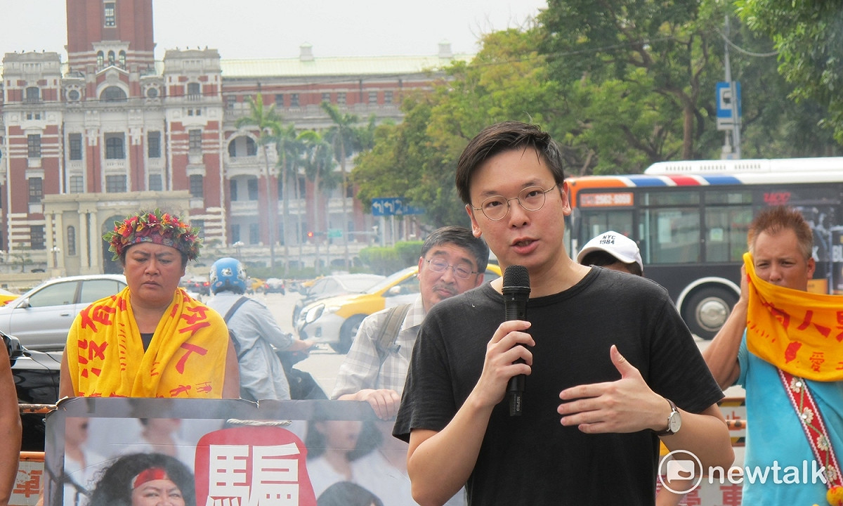 太陽花學運總指揮林飛帆1日點名批評總統府副秘書長姚人多。 圖：林朝億/攝