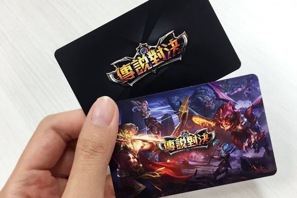 在台港澳區持續受到廣大玩家熱愛的MOBA 競技手遊《傳說對決》與悠遊卡公司合作，今（2）日推出《Garena 傳說對決》聯名悠遊卡。 圖：Garena/提供