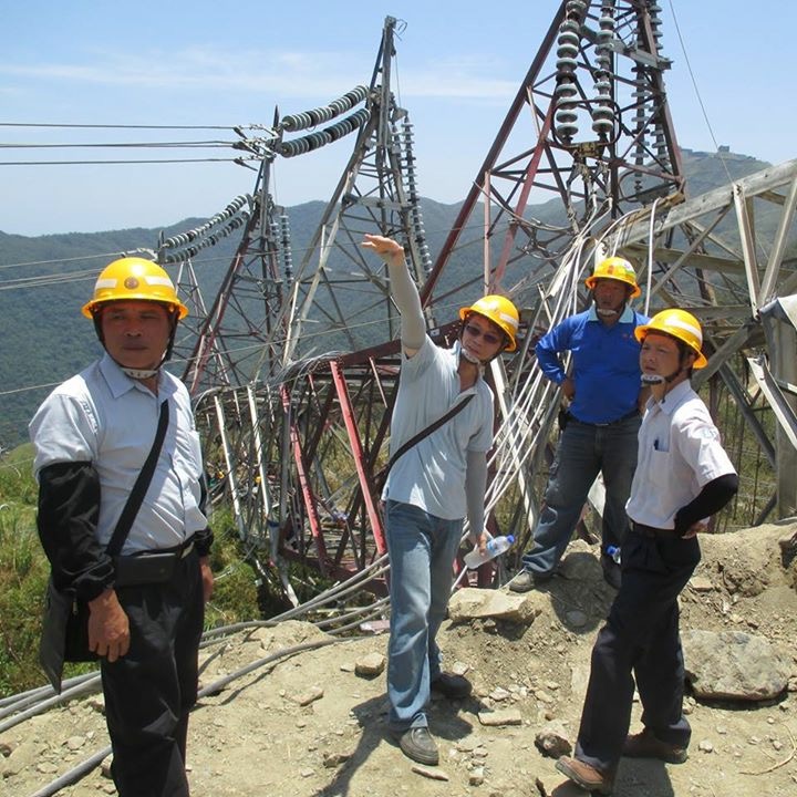 7月29日尼莎颱風來襲，造成和平電廠一座輸電塔倒塌，導致電力無法外送，減少約130萬瓩供電能量。 圖：翻攝自經濟部臉書