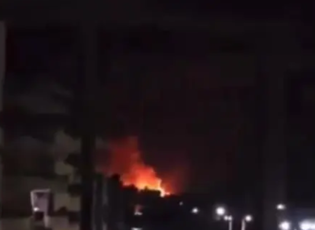 以軍最近襲擊俄羅斯在敘利亞拉塔基亞的赫梅明空軍基地，目標是 1 架來自伊朗的軍用貨機。 圖：翻攝自石川觀察