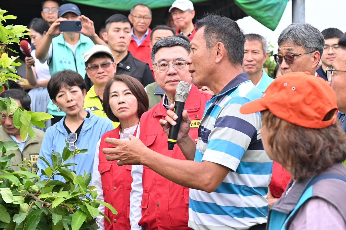 行政院長卓榮泰視察地方建設受損情況。 圖/卓榮泰臉書粉專