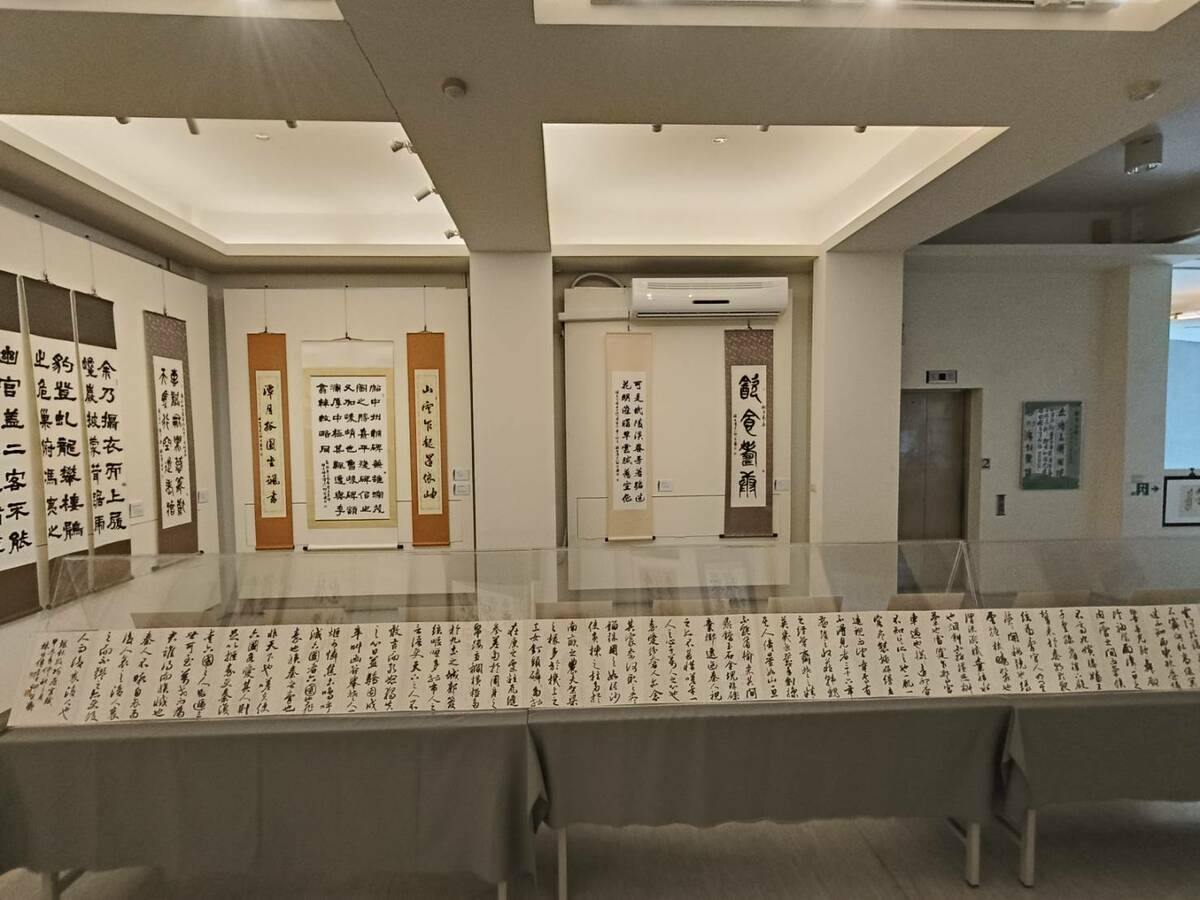 明宗書法藝術館自10月3日至10月31日盛大舉辦「翰墨傳馨──林明傳首次書法個展」，並於10月13日下午2時舉行開幕式，歡迎各界踴躍參與這場難得的書法饗宴。 圖：黃博郎／攝