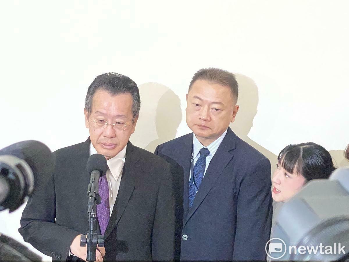 國防部長顧立雄(左)。 圖：林朝億/攝