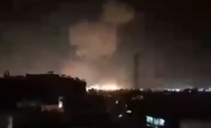 巴基斯坦喀拉蚩機場附近發生一起嚴重的爆炸襲擊，針對一支由中國投資商與工程師組成的車隊。 圖片來源: 騰訊網