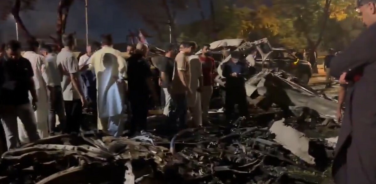 爆炸襲擊事件過後，當時的景象如此慘烈，造成 2 人死亡， 10 人受傷。 圖片來源: 影片截圖