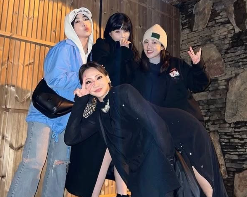 2NE1解散8年後，近期宣布合體回歸樂壇。 圖：翻攝自2NE1 IG