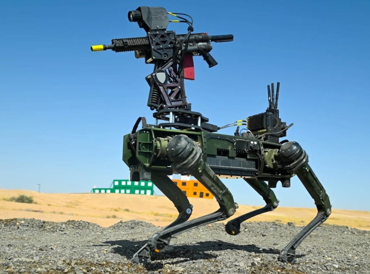 美國陸軍送往沙烏地阿拉伯的「紅沙整合實驗中心」(The Red Sands IEC)進行整合訓練的仿生四足機器狗。 圖：翻攝美軍DVIDS網站