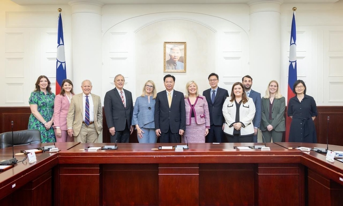 國安會秘書長吳釗燮會見美國眾議員萊斯可（Debbie Lesko）一行。 圖：國安會提供