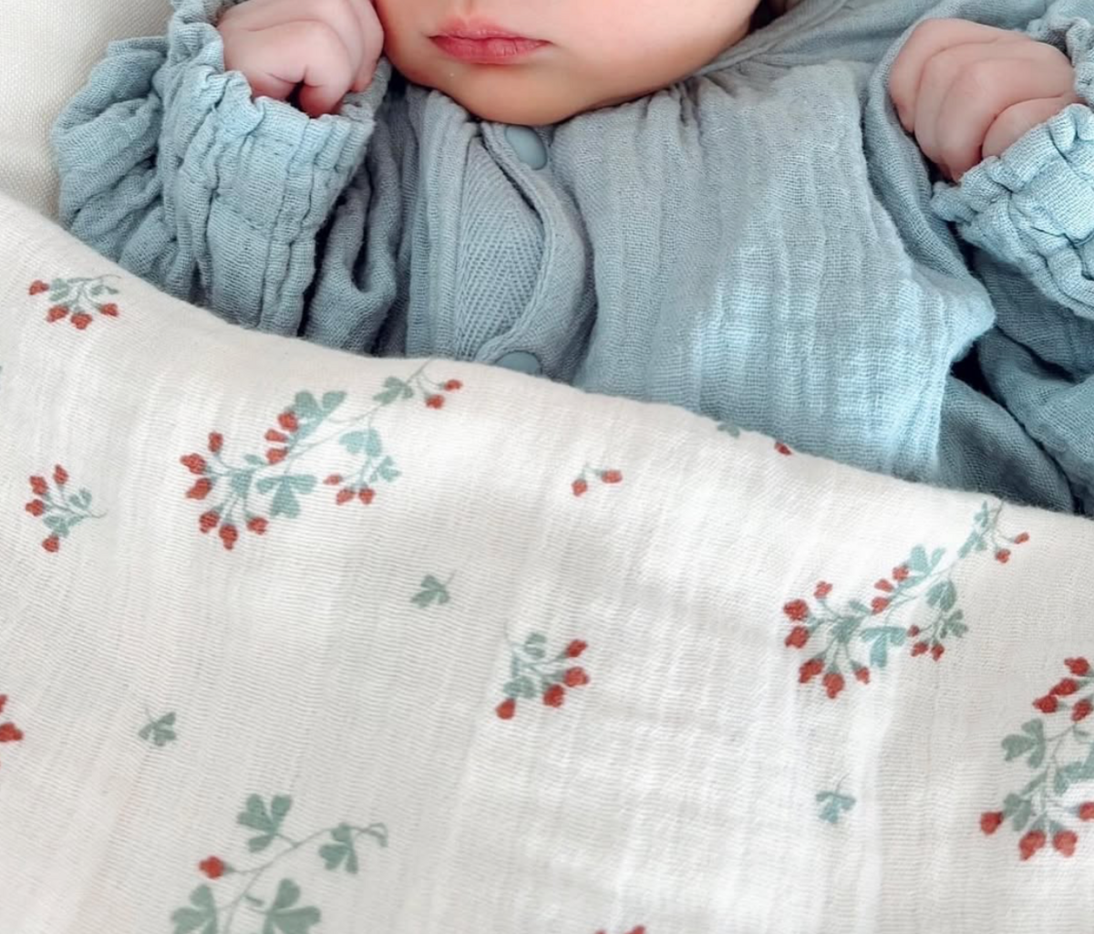 如今已懷孕39週的卡莉怪妞，今日曬出孩子的萌照，透露孩子已經出生。 圖：翻攝自卡莉怪妞IG