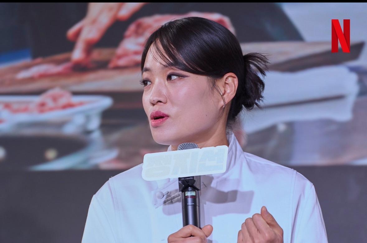 中式料理主廚鄭智善（정지선）以出色的廚藝與創意脫穎而出。 圖：攝自X/@NetflixKR