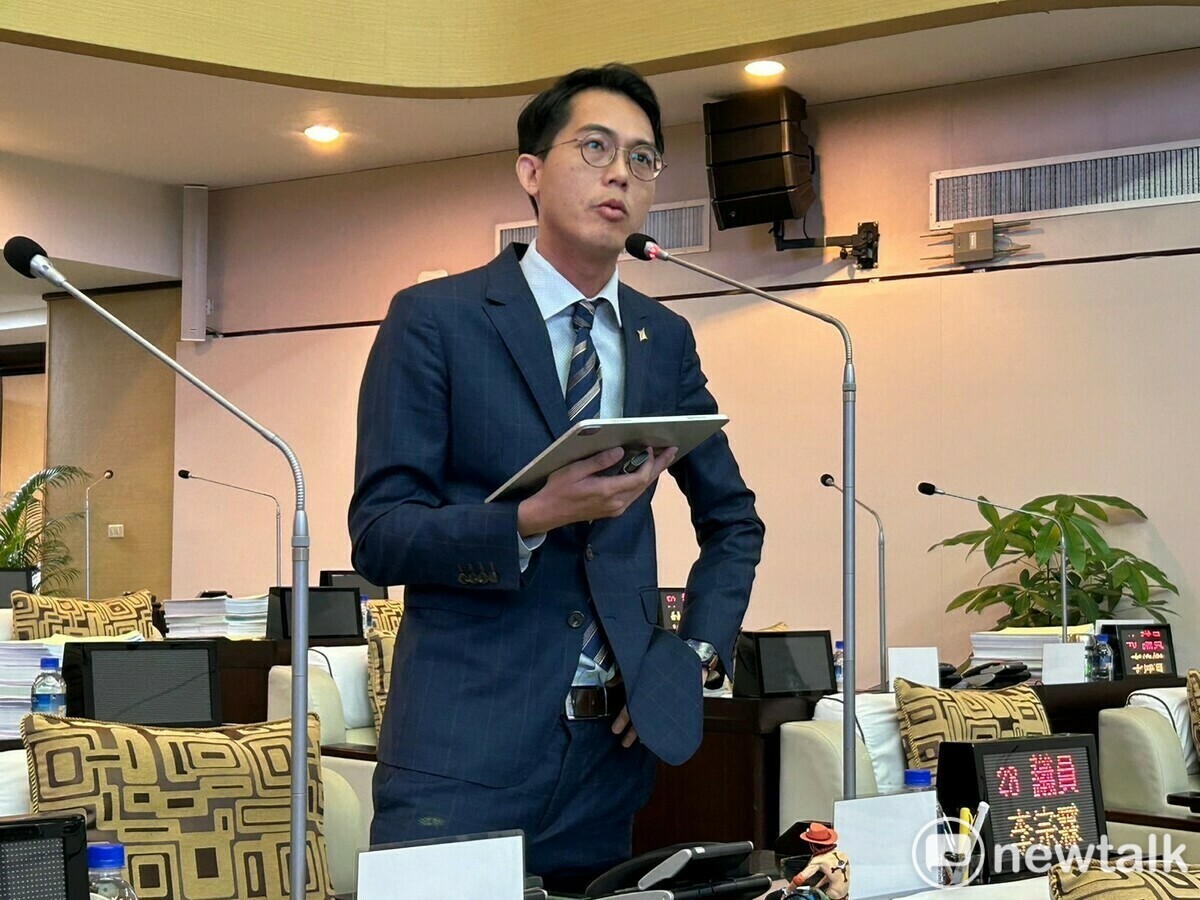 台灣基進台南市議員李宗霖今日在財經部門業務報告時，針對目前綠鬣蜥肆虐台南各行政區一事質詢農業局，要求農業局「獵龍」行動要再加把勁。 圖：李宗霖服務處/提供