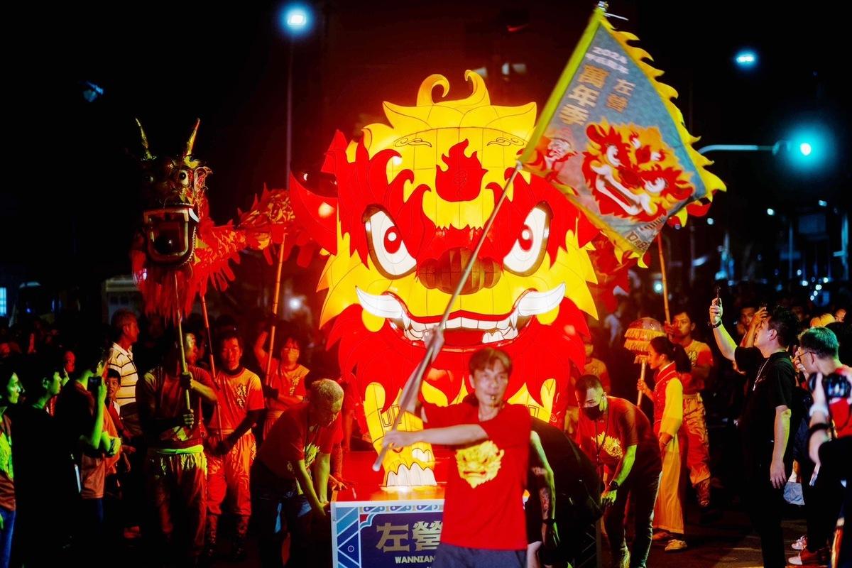 2024左營萬年季火獅進場。 圖：高雄市政府民政局提供