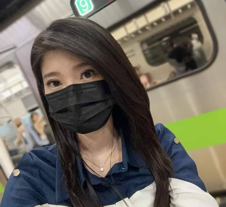 李明璇批台灣基進「腦袋進水的跳梁小丑」，基進反酸謝國樑讓基隆變「神奇的城市」。 圖：取自李明璇臉書