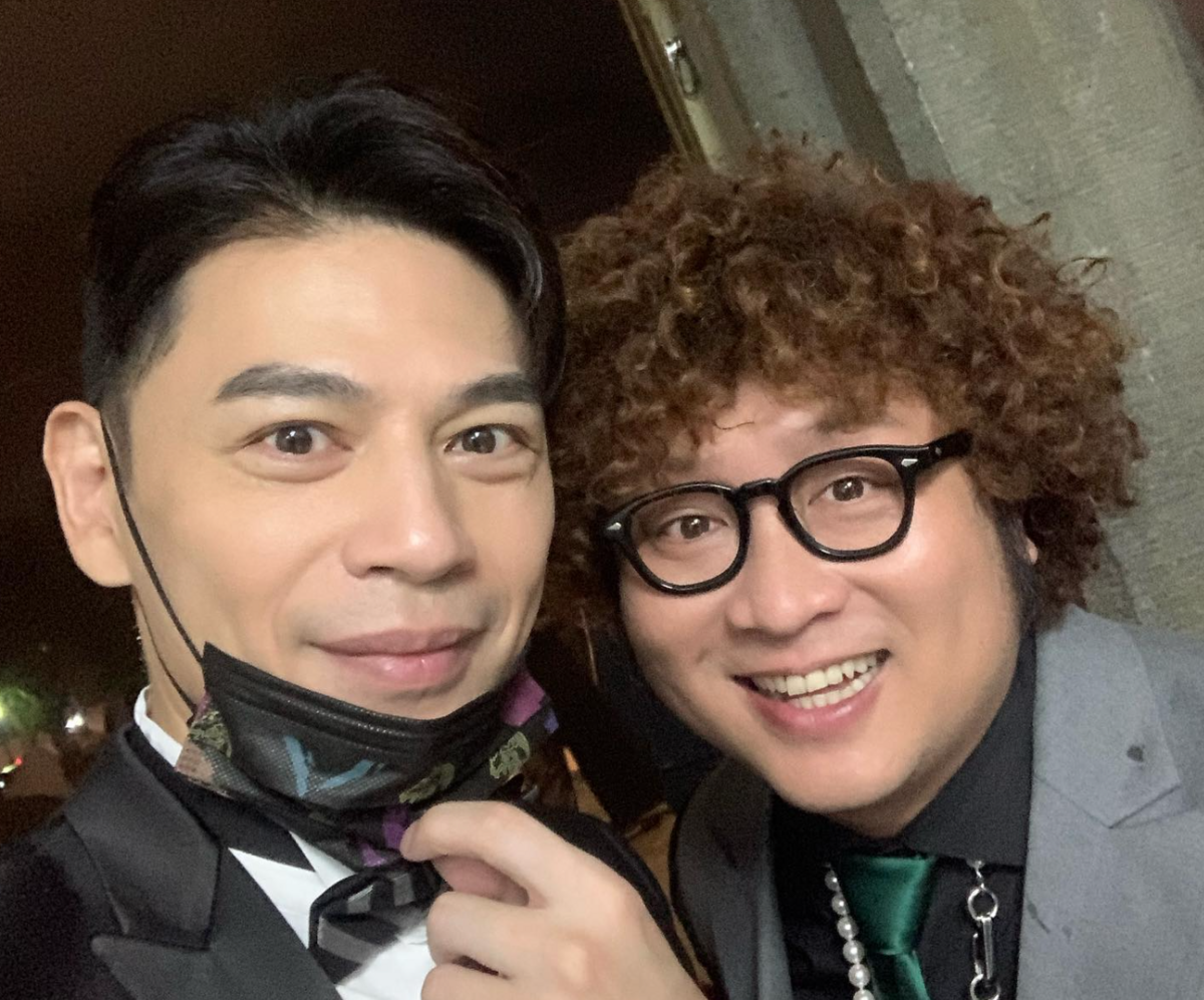 「生活風格節目獎」與「節目類剪輯與導演獎」由阿KEN（左）與納豆分別頒發。 圖：翻攝自阿KEN FB