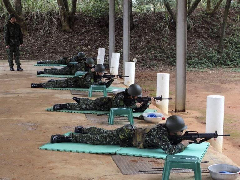 空軍302營區26歲許姓上兵在清泉崗基地打靶不幸中彈身亡。 圖：全動署後指部臉書影像，非當事部隊