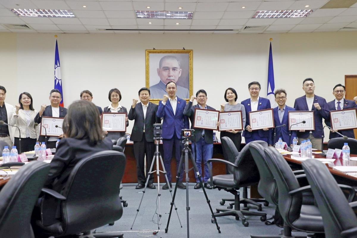 國民黨中央舉行立法院黨團幹部佈達授證典禮。 圖：國民黨文傳會/提供