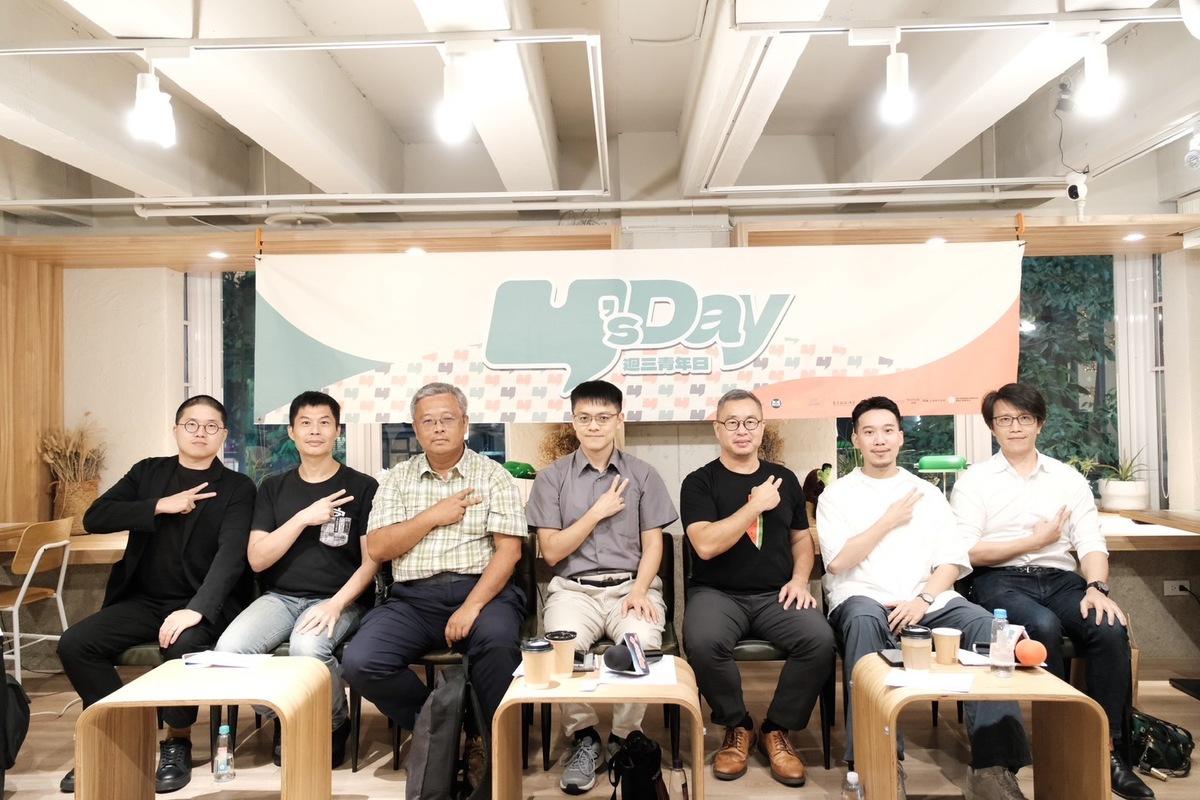 Y’s Day「週三青年日」9日晚間舉辦第74場活動「中華民國美學是問題嗎？關於美的表現與體驗」。舞台上由左至右為陳慕天、葉俊麟、蕭文杰、陳方隅、吳漢中、施博瀚、董思齊。 圖：Y’s Day「週三青年日」提供