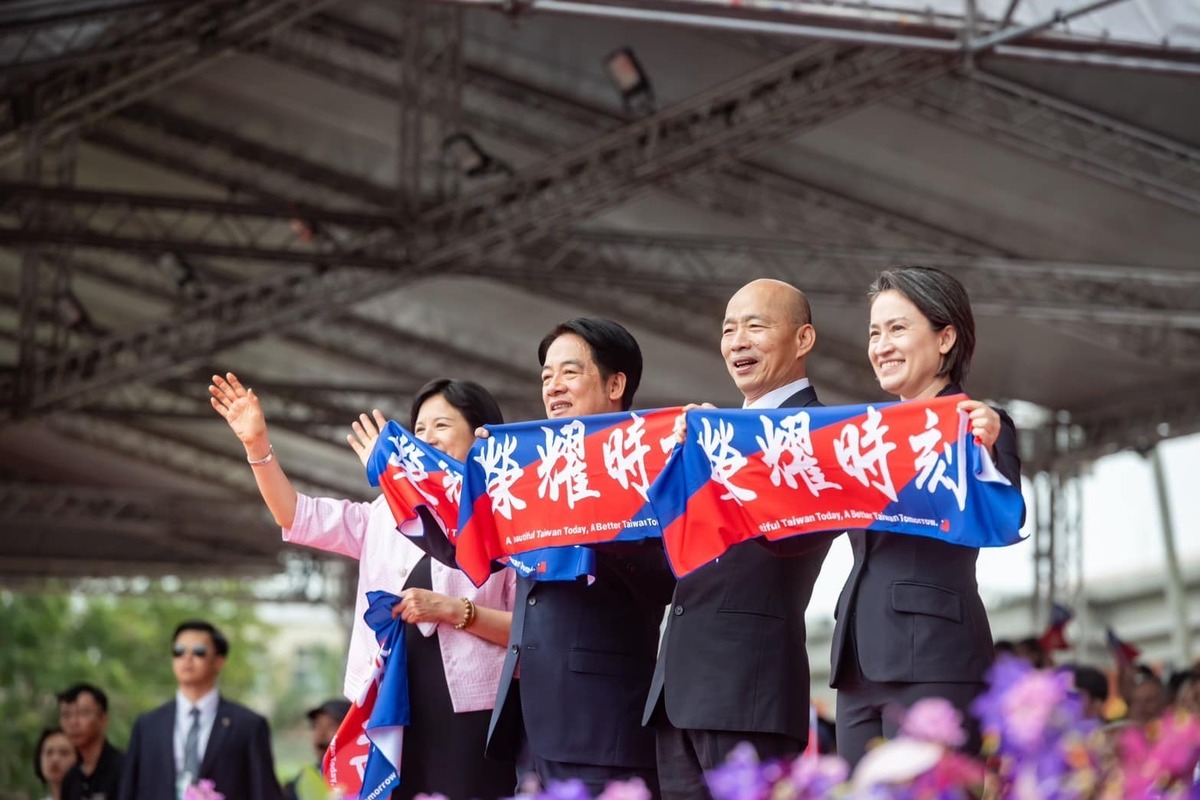 慶籌會主委韓國瑜與總統賴清德、副總統蕭美琴、第一夫人吳玫如在國慶大會的合照。 圖：擷自韓國瑜臉書粉專