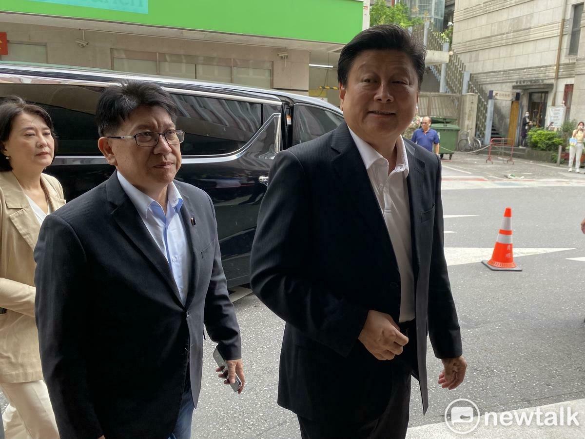 國民黨團三長傅崐萁（右）、林思銘、王鴻薇抵達點水樓。 圖：周煊惠 ／ 攝