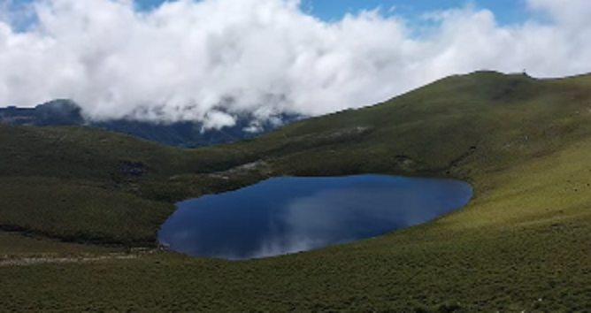 颱風山陀兒過後，嘉明湖呈滿水狀，預估可撐到年底。 圖：翻攝自趙聰華臉書