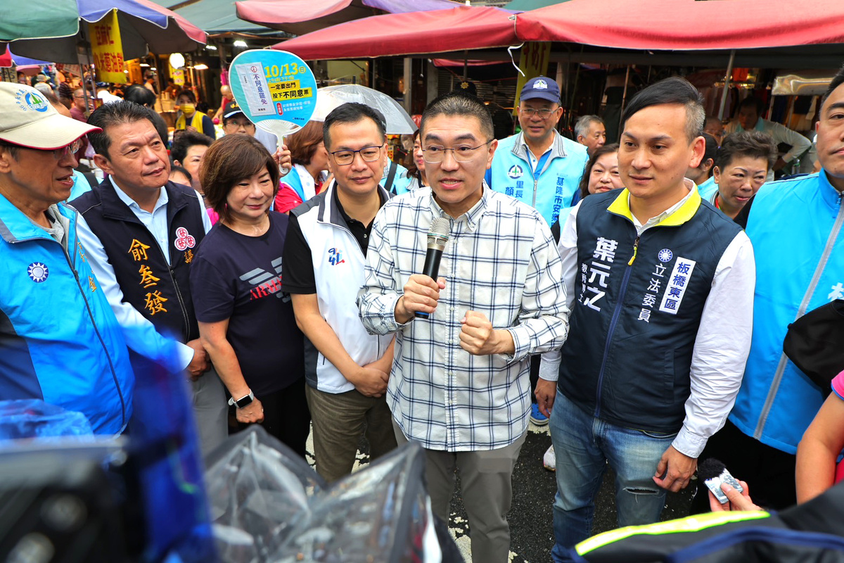 基隆市長謝國樑(中) 圖：國民黨基隆市黨部提供