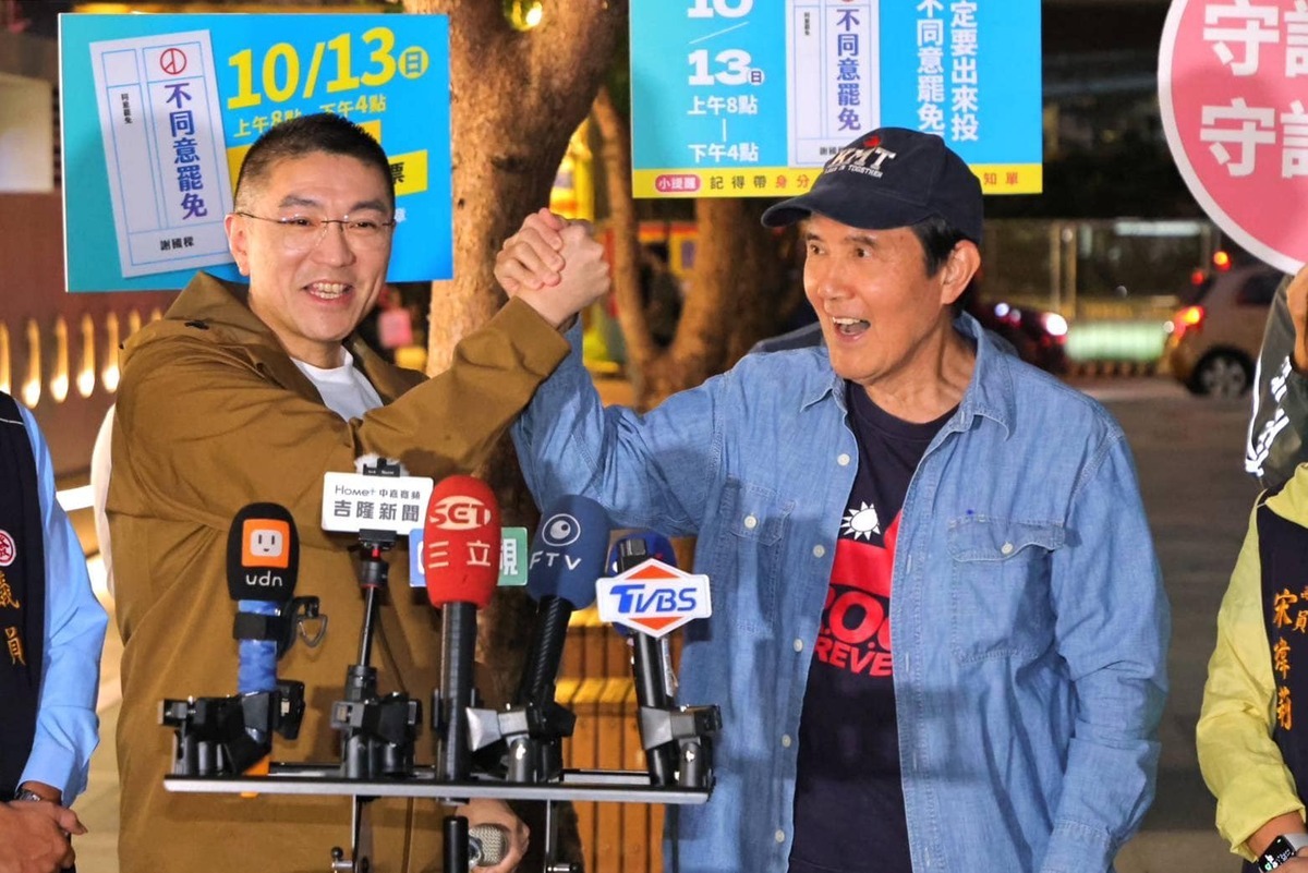 國民黨大老齊站台，前總統馬英九出席反罷免掃街。 圖：翻攝臉書/謝國樑
