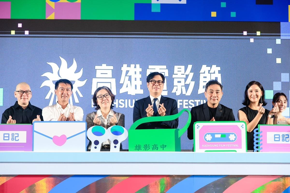 陳其邁(中)出席2024高雄電影節開幕式。 圖：高雄市政府提供