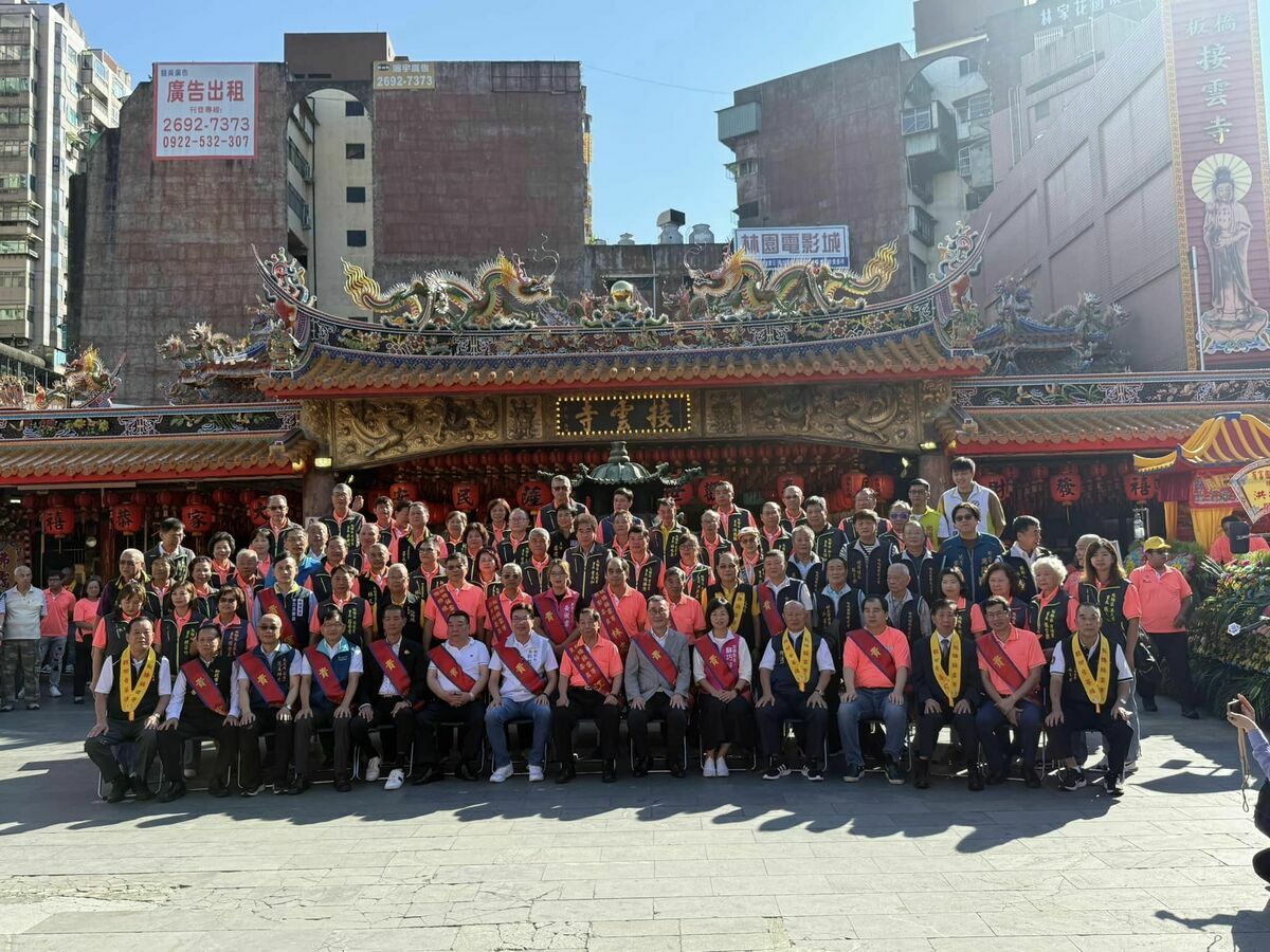 新北市副市長劉和然、台北市副市長李四川、民進黨立委蘇巧慧今天都出席板橋接雲寺熱境活動，三人都是2026新北市長熱門人選。 圖：翻攝議員周勝考臉書