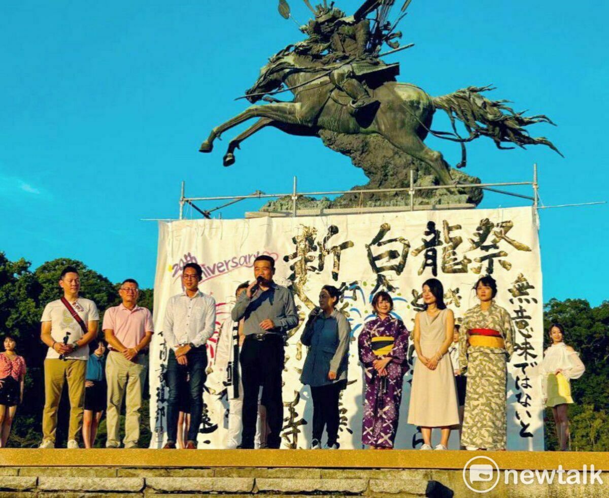 東區參訪團前往菊池市進行拜會，以菊池的傳統文化盛典──「菊池白龍祭」為目標，考察其文化保存之深邃與韻味，學習文化資產在當代推廣運用之道，如何蘊化出新生命，同時帶動經濟與觀光蓬勃發展。這次出訪行程收穫滿滿，雙方也約好下個月由菊池市率團回訪東區，並在台南簽署友好城市協定。 圖：台南東區公所提供