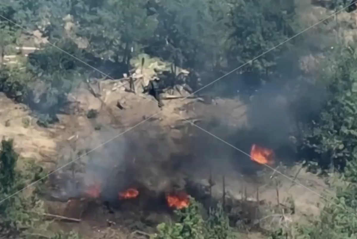烏克蘭第 45 獨立砲兵旅在某處戰場破壞俄軍 1 門大砲和 2 個野戰彈藥庫。 圖：翻攝自 NOELREPORTS X 帳號